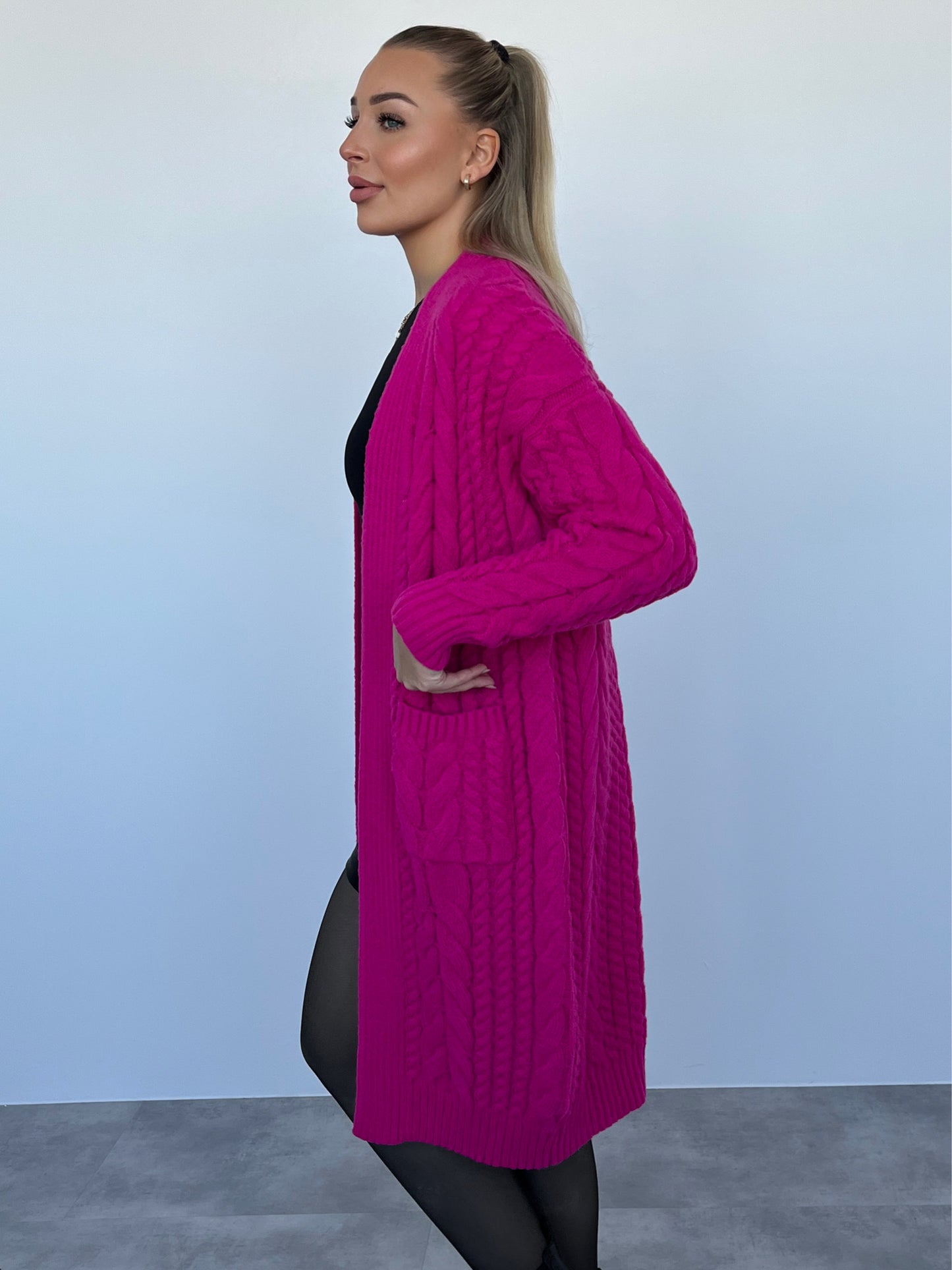 Lange Strickjacke mit Knöpfen, Pink