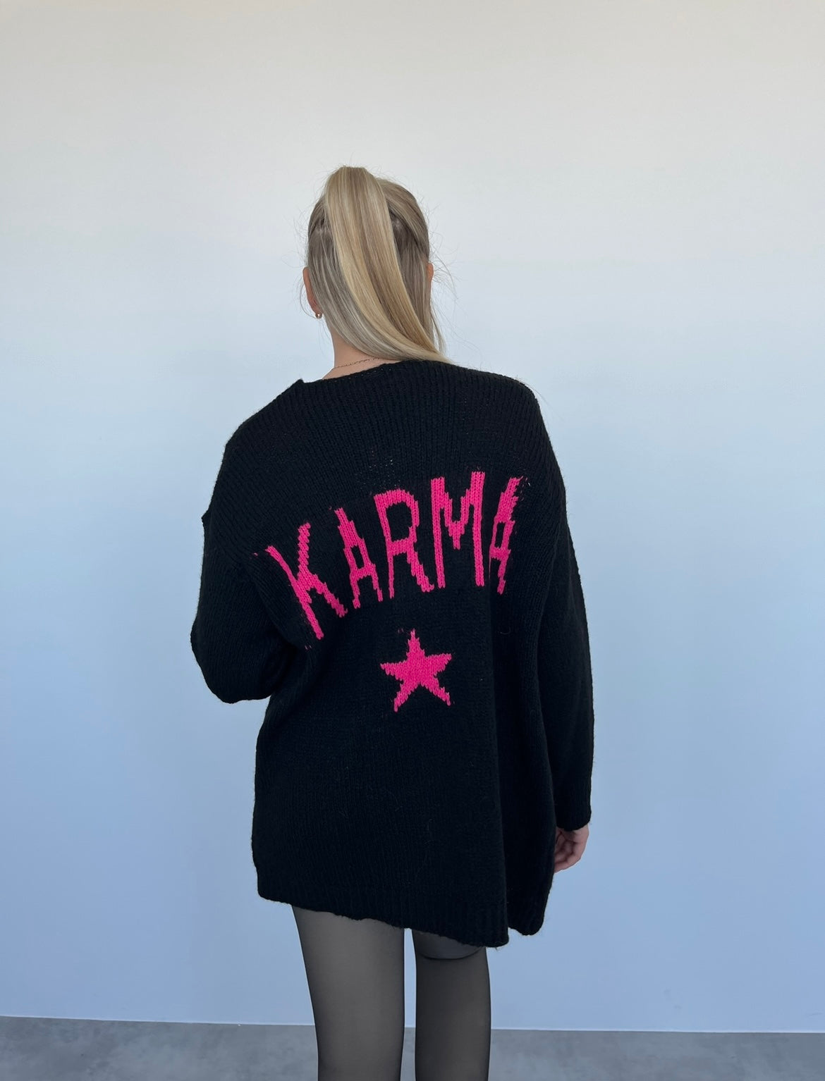 Strickjacke Karma, Schwarz & Pink