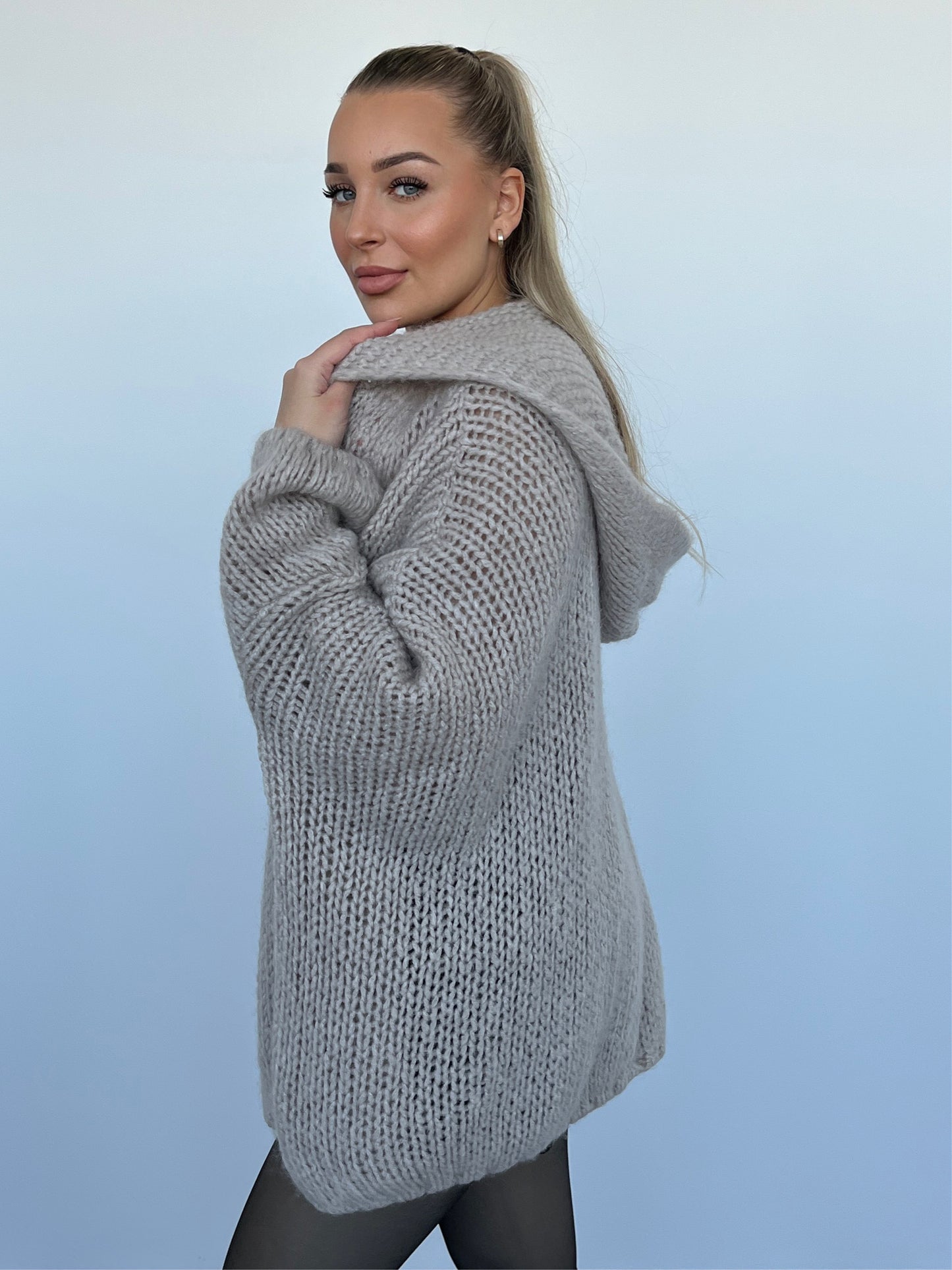 Strickjacke mit Kapuze, beige