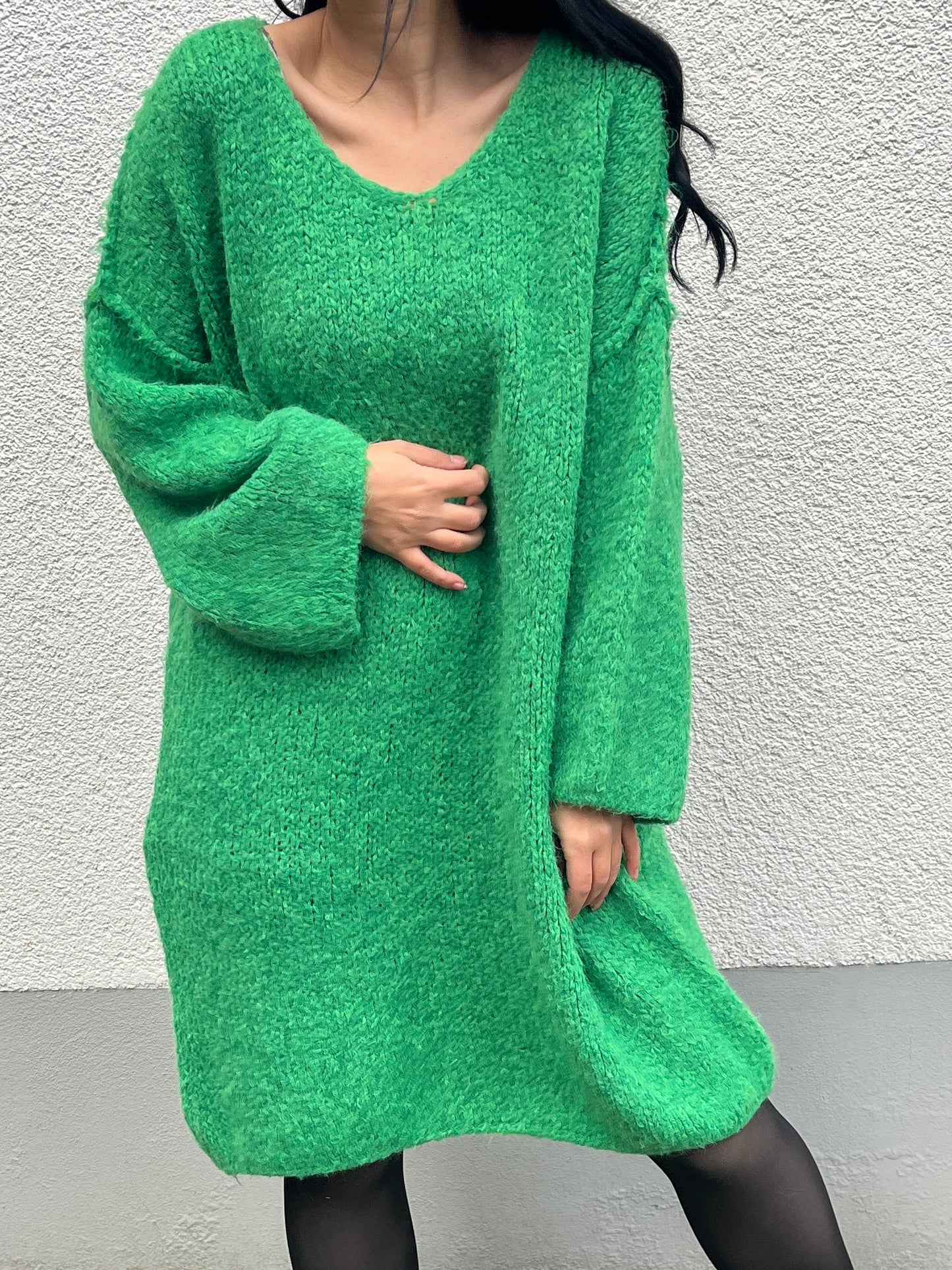 Kuscheliges Strickkleid mit V-Ausschnitt, grün