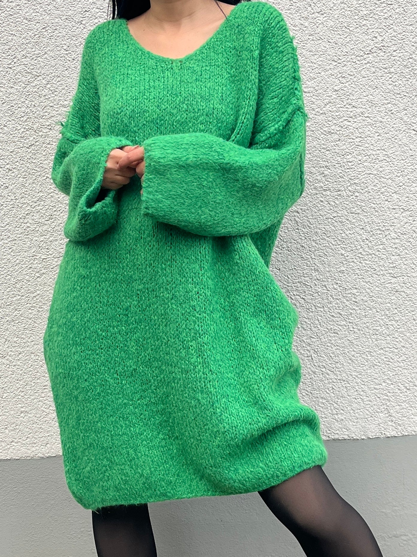 Kuscheliges Strickkleid mit V-Ausschnitt, grün