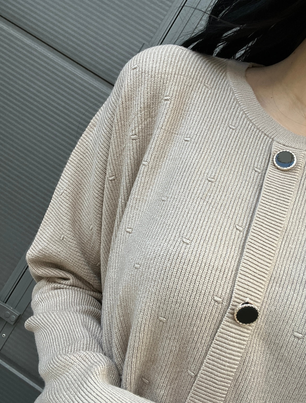 Pullover mit Knöpfen, beige